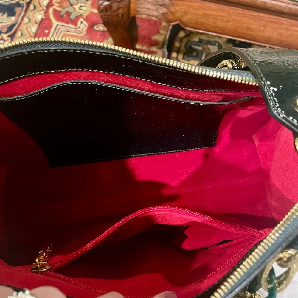 Elegant Black Crossbody Bag with Green and Gold Accents - Picture 7 of 7